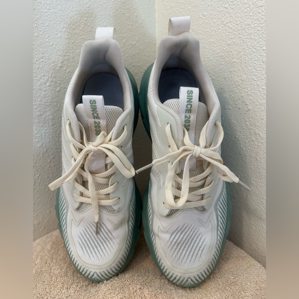 2038 Men’s Athletic Shoes
